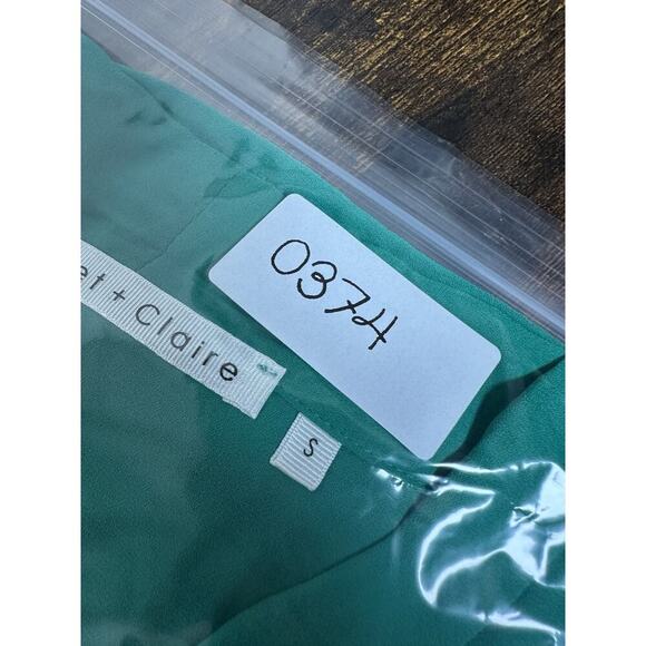 VIOLET + CLAIRE Pleated V-Neck Sleeveless Top Womens S Kelly Green Minimalist - Picture 8 of 9